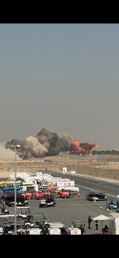 ‏تحطم طائرة مقاتلة هندية “تيجاس” خلال العرض الجوي في معرض دبي للطيران 2025