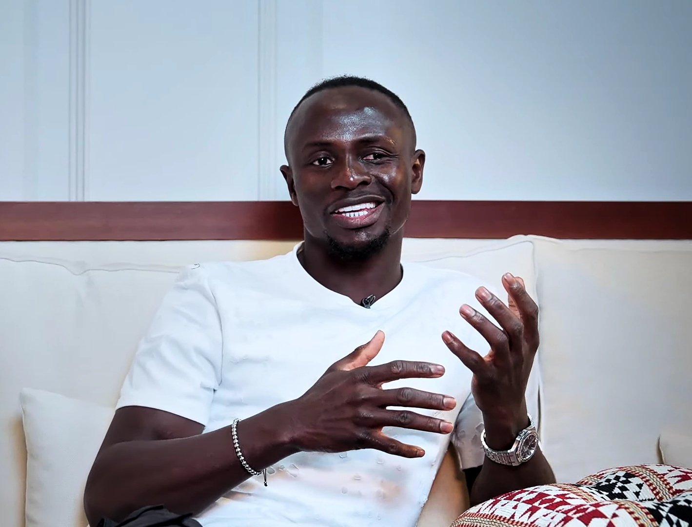 السنغالي ساديو ماني يستبعد محمد صلاح من قائمة أفضل 5 لاعبين في رأيه 