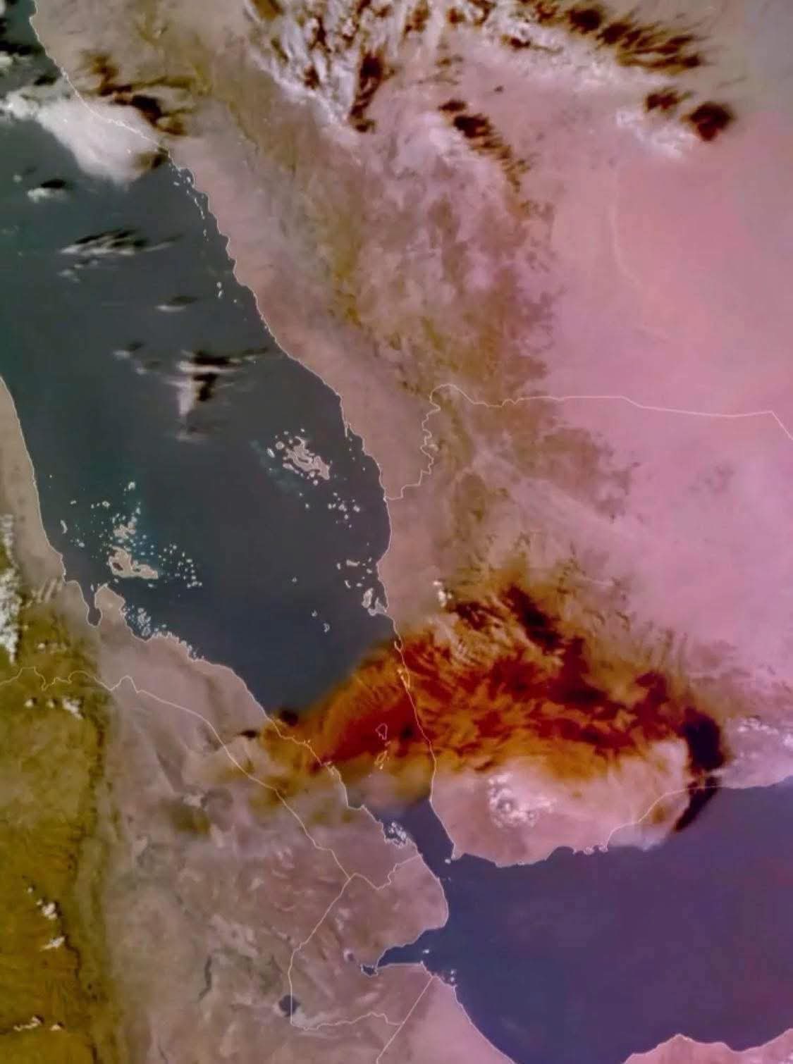 رماد بركاني قادم من أثيوبيا يغطي مساحات واسعة من اليمن 