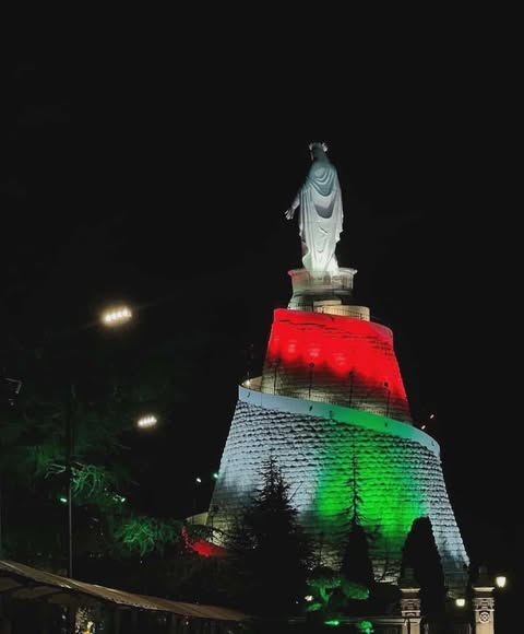 تزيين تمثال سيدة لبنان بألوان العلم اللبناني احتفاء بزيارة البابا لاوون الرابع عشر 