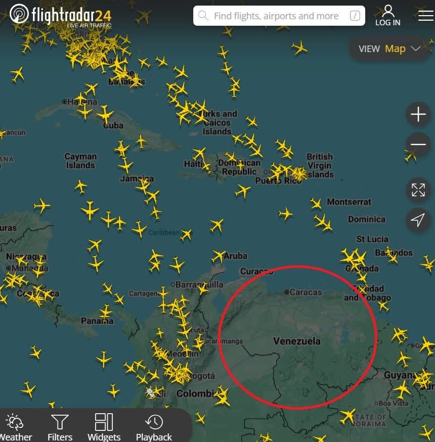 رحلات الطيران تتجاهل أجواء فنزويلا بعد تحذيرات أمريكية وكاراكاس ترد 
