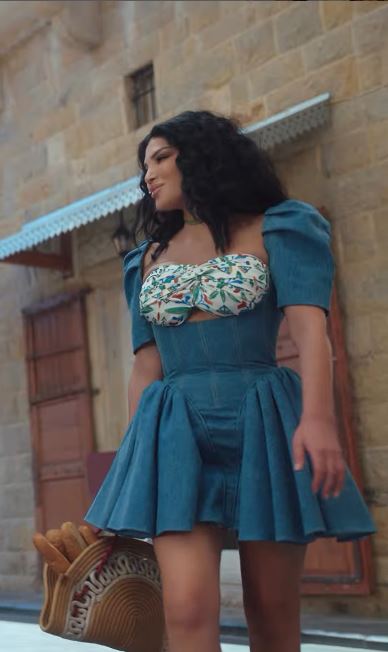 دينا حايك تطرح برومو أغنيتها الجديدة " برواز كبير " 